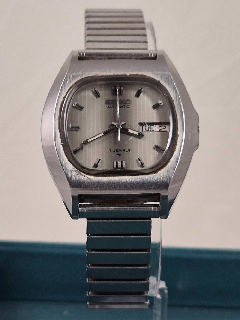 Vintage Seiko 17 Jewels Automatic Day Date TV Case Men’s Watch 7009 Running